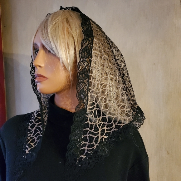 Veiled Woman Classic Triangle Mantilla Chapel Veil Bronze Black Abstract Design - Picture 1 of 8